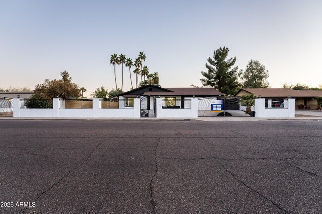 Photo - 1743 W Butler Dr