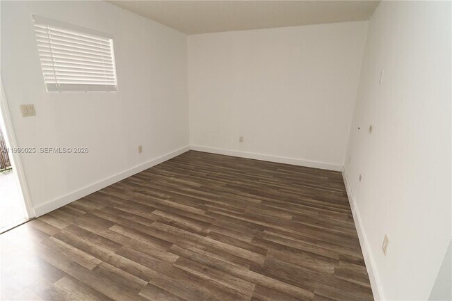 Photo - 951 SW 7th St Unit 2