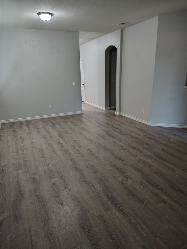 Photo - 1504 Waterfall Ln