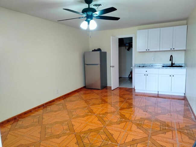 424 NE 44th St Unidad E