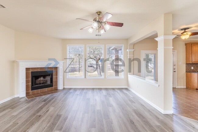 Photo - 498 Crossland Dr