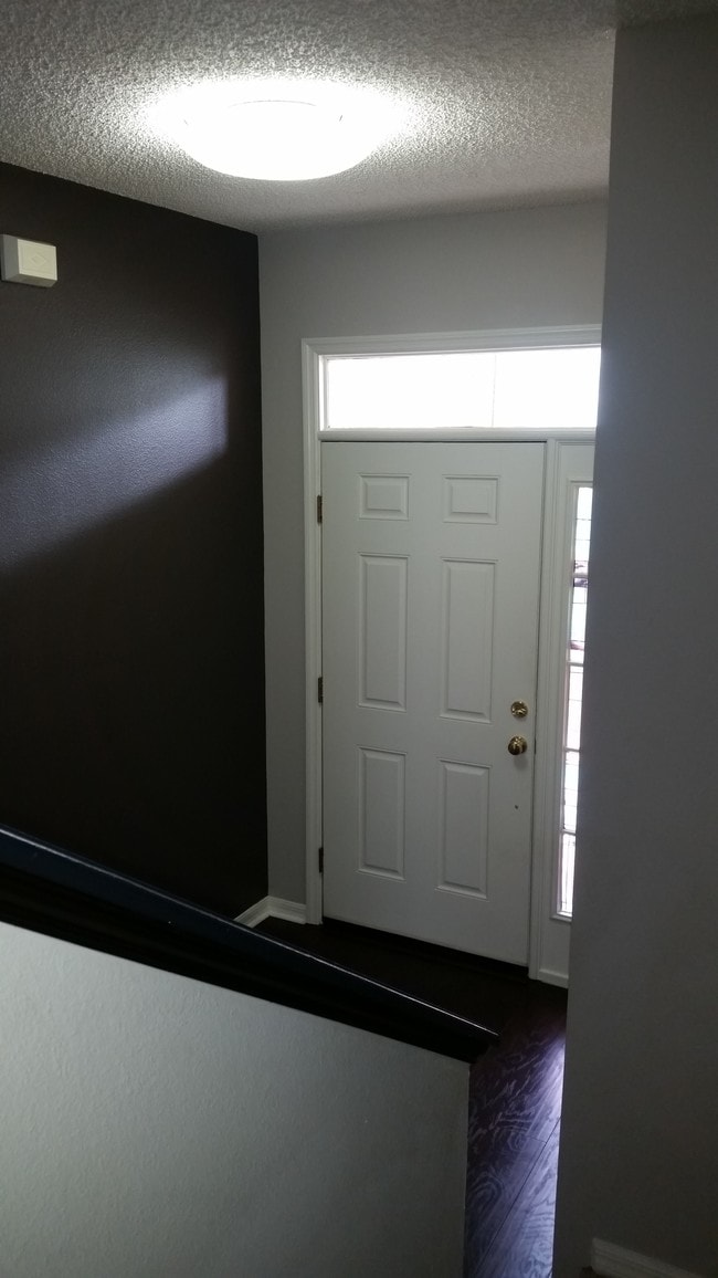 Photo - 569 Vallance Way NE