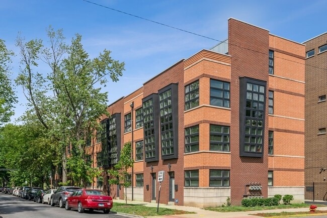 Building Photo - 7205 N Oakley Ave Rental