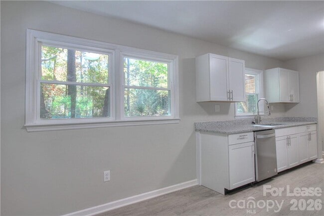 Photo - 1300 Sharon Dr