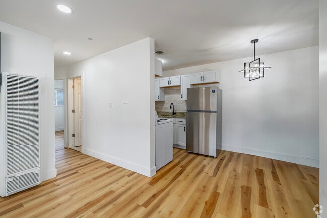 2BR, 1BA - 570SF - Dining Room - Wolverine Lake Lofts