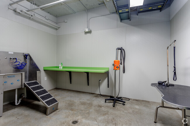 Pet Spa - Argyle on 12th Apartments