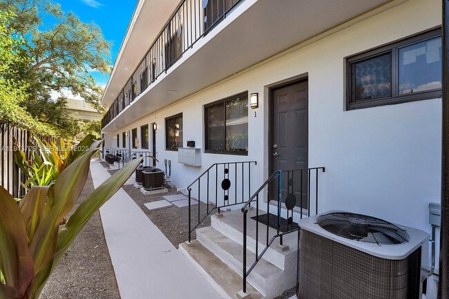 Photo - 2150 SW 26th St Unit 5