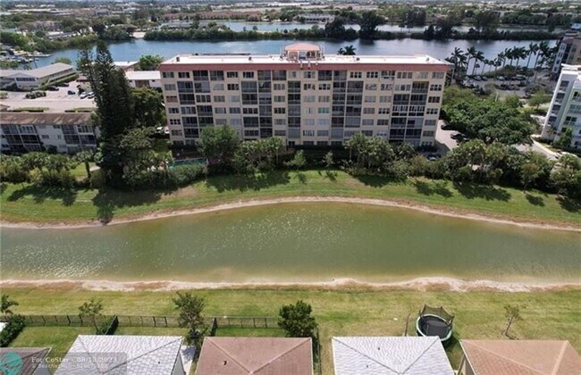 Photo - 1101 Crystal Lake Dr Unidad 609