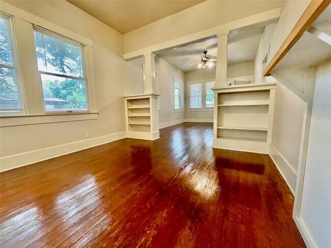 Photo - 506 E 38th St