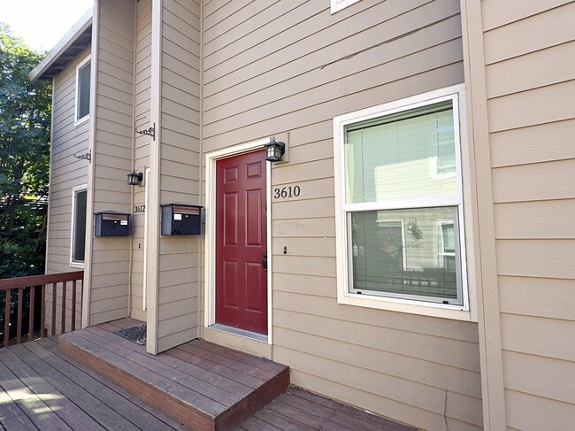Building Photo - 3610 S Kelly Ave Rental