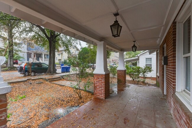 Photo - 2204 College St