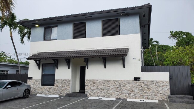 Building Photo - 3021 SW 27th Ln Unit 3031