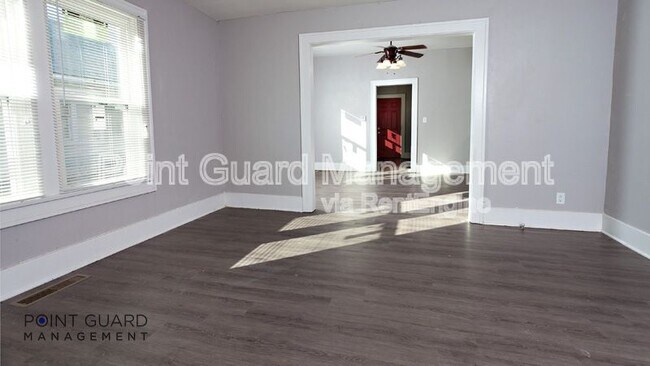 Photo - 635 S Sycamore St