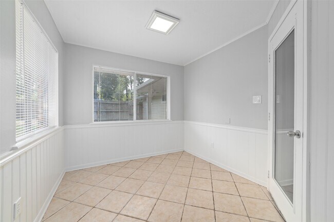 Photo - 25602 Oakhurst Dr