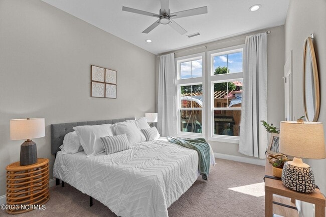 Photo - 1912 Seacottage Way