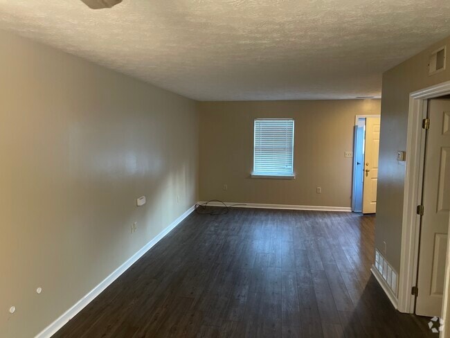 Building Photo - 308 W 8th St Rental