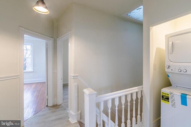 Photo - 5110 Webster St Unit 2
