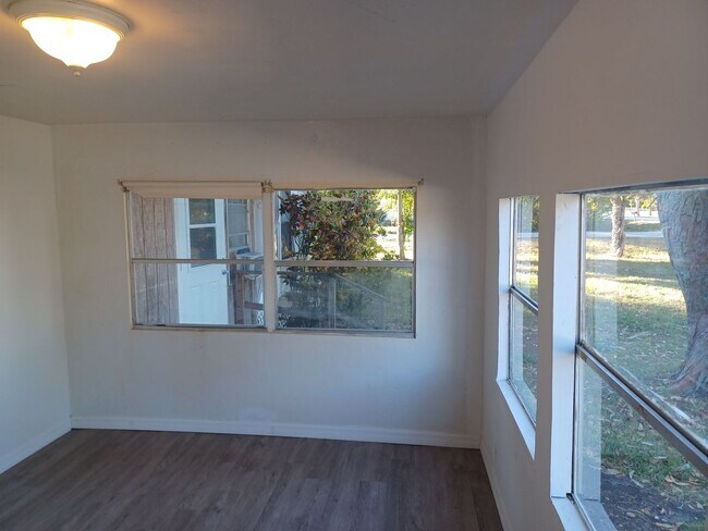 8305 McDaniel Dr Unidad 8305 McDaniel Dr Unit A