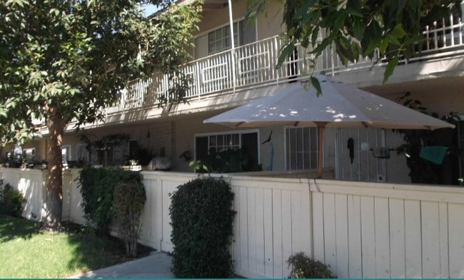 Photo - 518-530 Anna Dr.