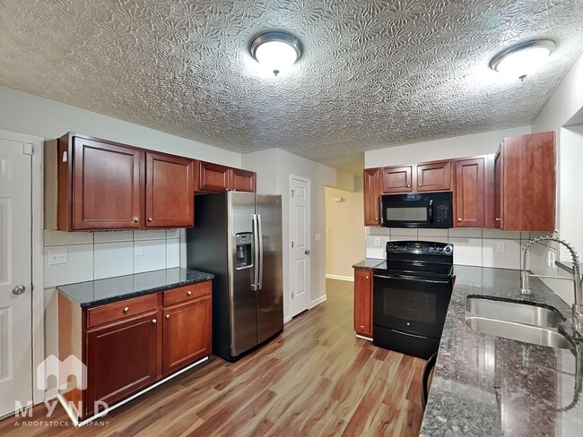 Photo - 585 Allis Pl W
