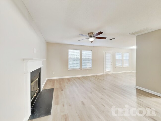 Photo - 3740 Longview Dr