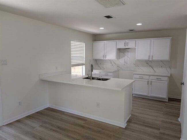 Building Photo - 11726 Rolling Stream Dr Rental