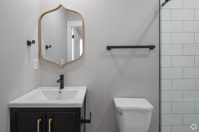 1 habitación, 1,5 baños - 750 pies cuadrados - Baño principal - The Monarch Downtown Apartamentos