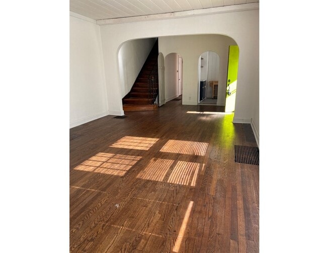 Photo - 4117 E Lewis St