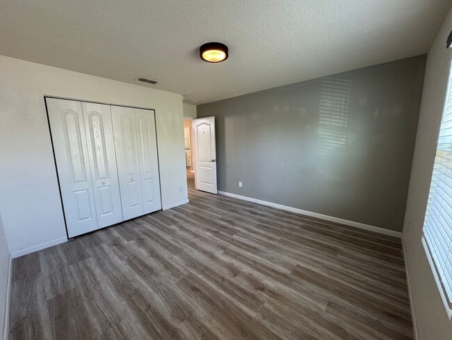 Photo - 3/2 updated with pool access!