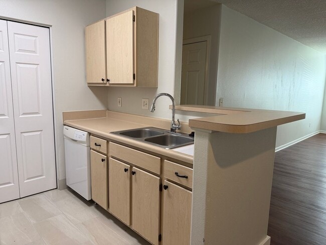 Photo - Updated Apartment in Plantation Point