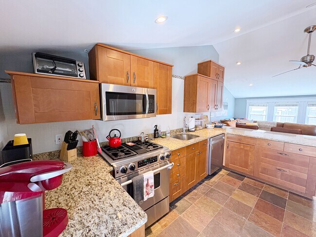 Photo - 247 Savin Hill Ave Unidad 3