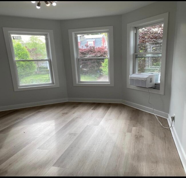Building Photo - 98 Hillside Ave Unit 2