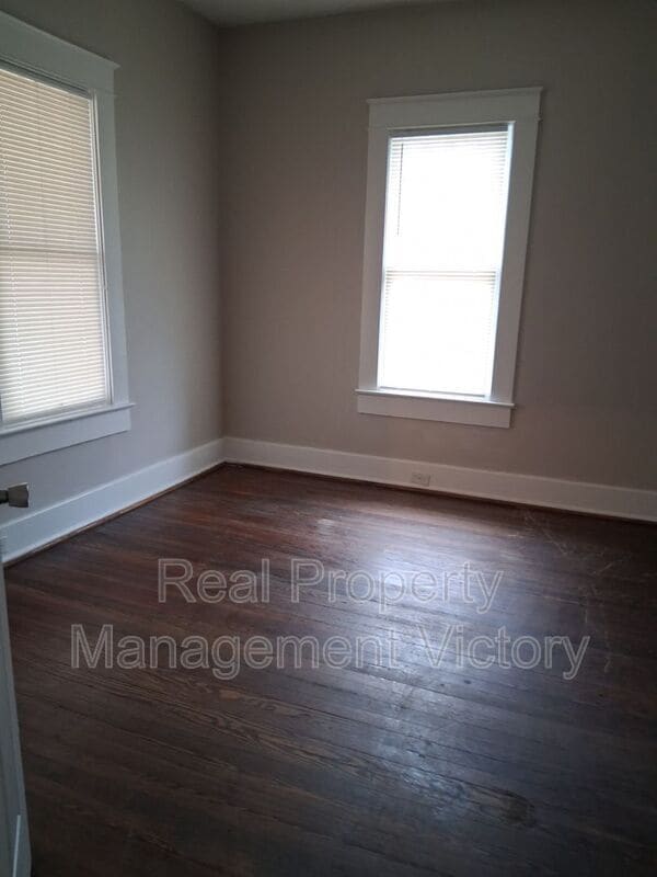 Photo - 7017 Division Ave