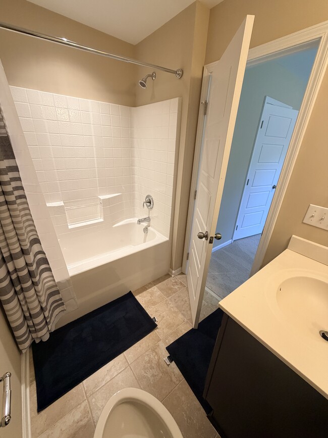 Photo - 1122 Midtowne Way