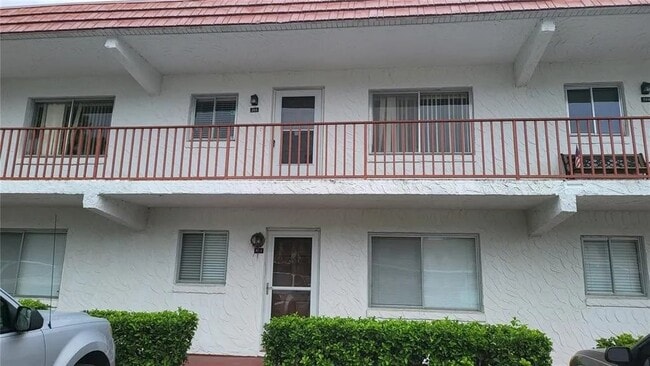 Building Photo - 400 El Camino Dr