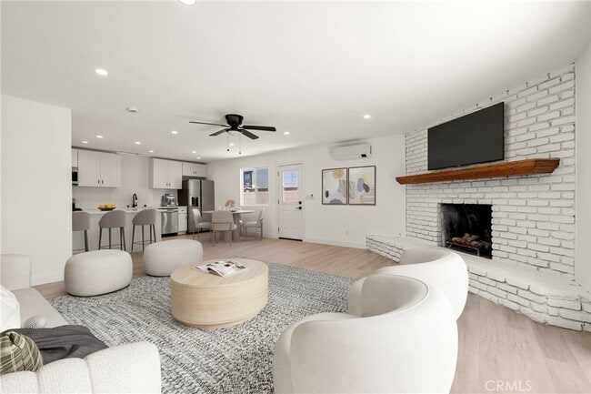 Building Photo - 1324 S Oakhaven Dr Unit B Rental