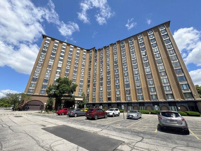Building Photo - 1 Renaissance Pl