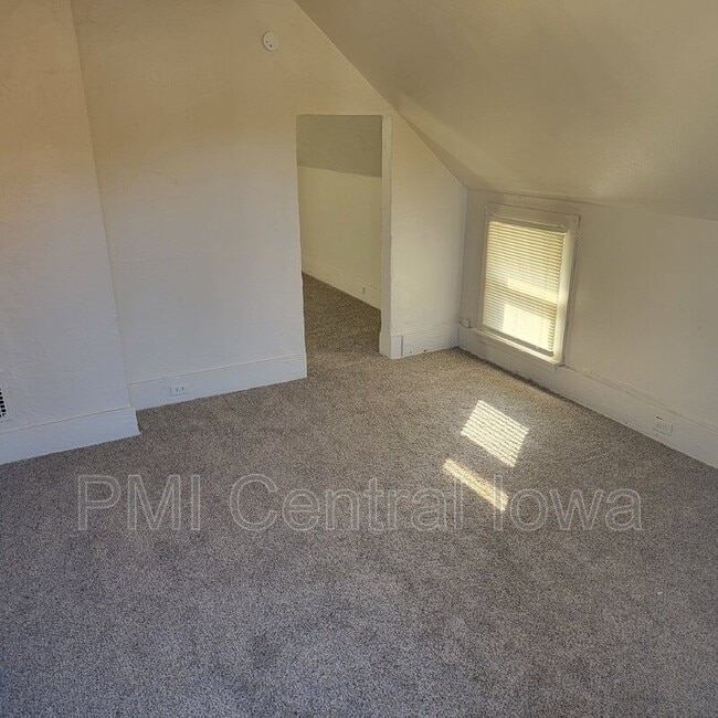 Photo - 2220 E Walnut St Unit Apt 3
