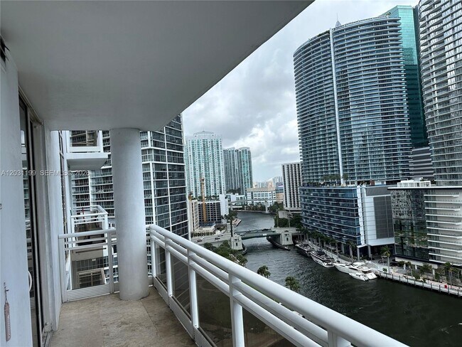 Photo - 901 Brickell Key Blvd Unidad 2005