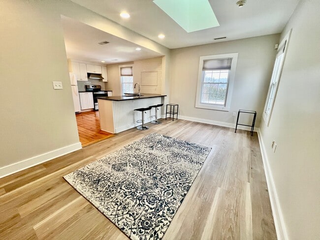 Photo - 435 Foxon Rd