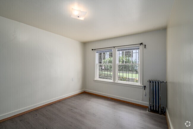 1BR, 1BA - 600SF - Bedroom