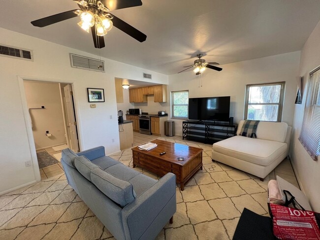 Photo - 934 N Campbell Ave Unidad 3
