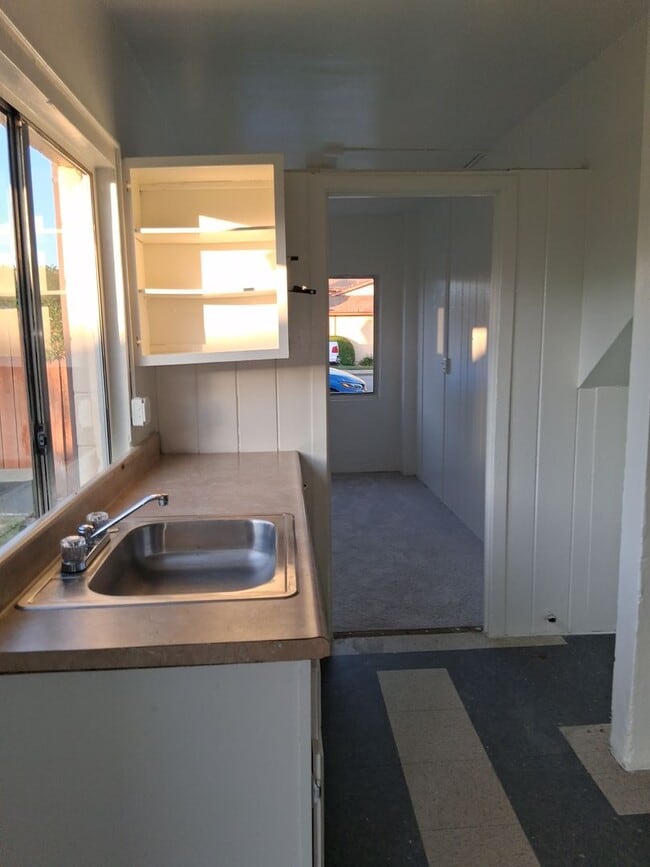 Building Photo - 230 N 8th St Unit 1