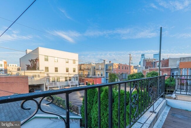 Building Photo - 711 Corinthian Ave Unit 2R