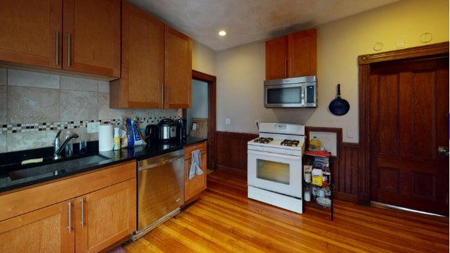 Building Photo - 13 Aldie St Unit 15