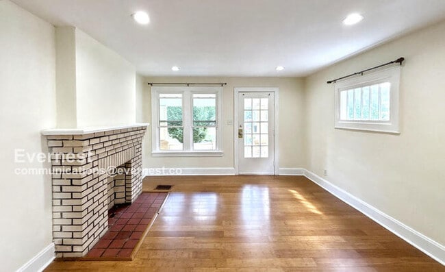 Photo - 783 Seymour Ave