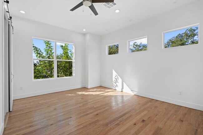 Photo - 2022 Thonig Rd
