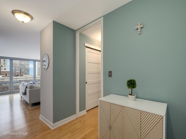 Photo - 21 W Goethe St Unit 12G