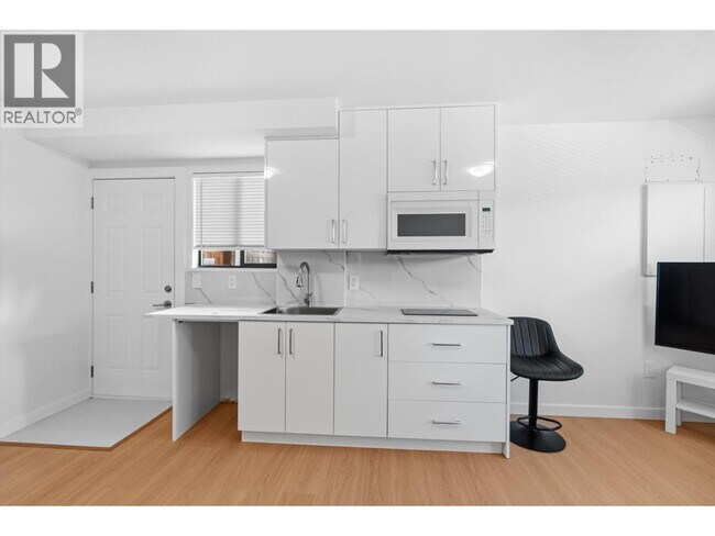 Photo - 3xxx St Andrews Ave