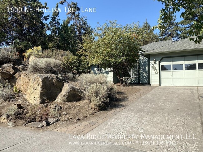1600 NE Hollowtree Ln